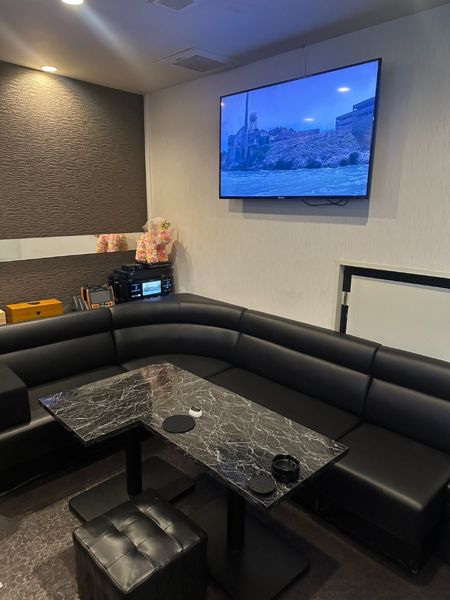 Girl's Bar Lounge ReviA（レヴィア）（東三国・新大阪）のVIPルームのモニター